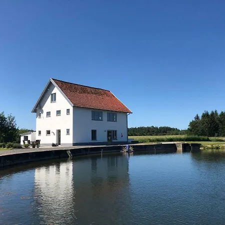 Truust Mill Fishing Park * Fårvang